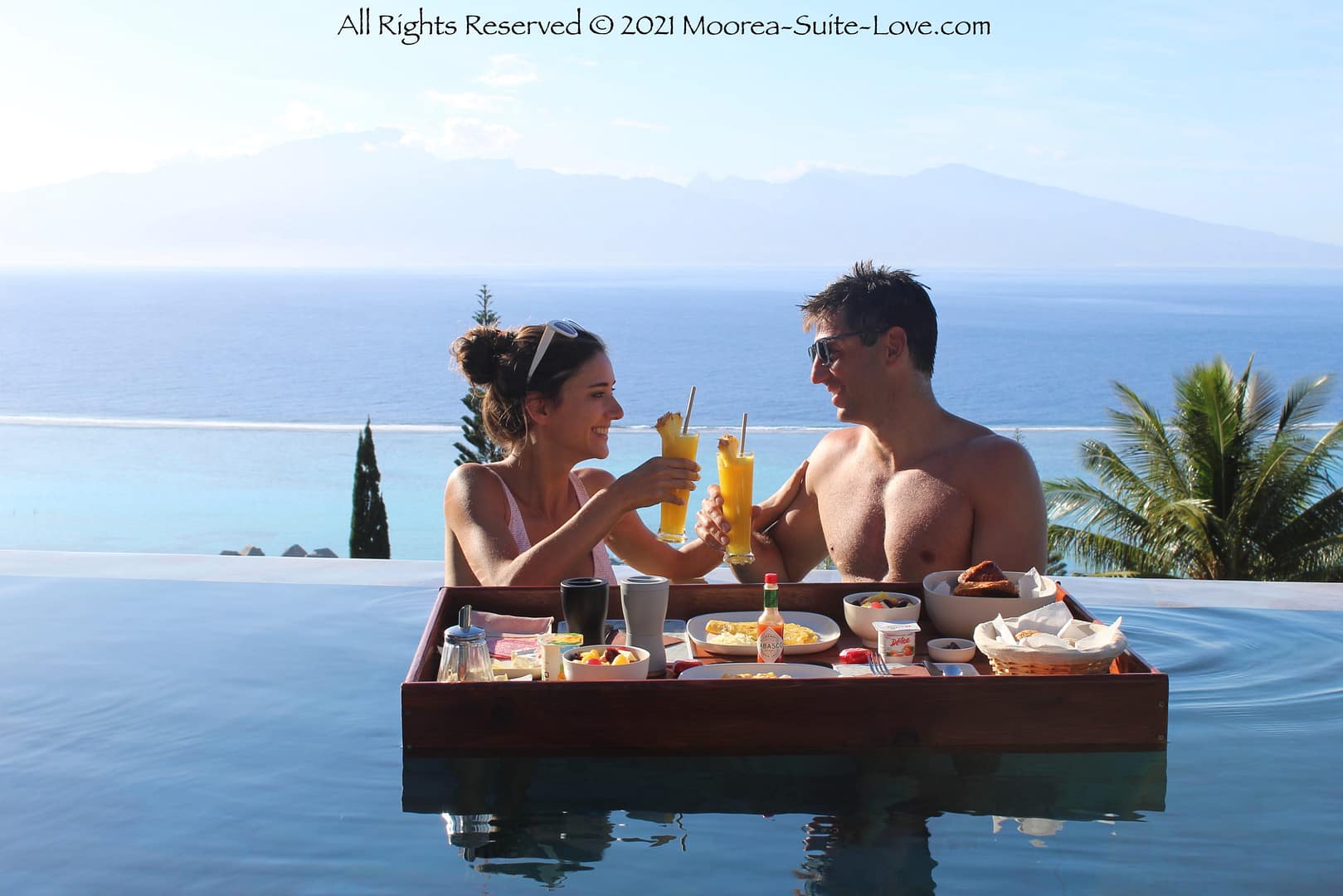 Floating Breakfast at Moorea Suite Love - Residence bel air